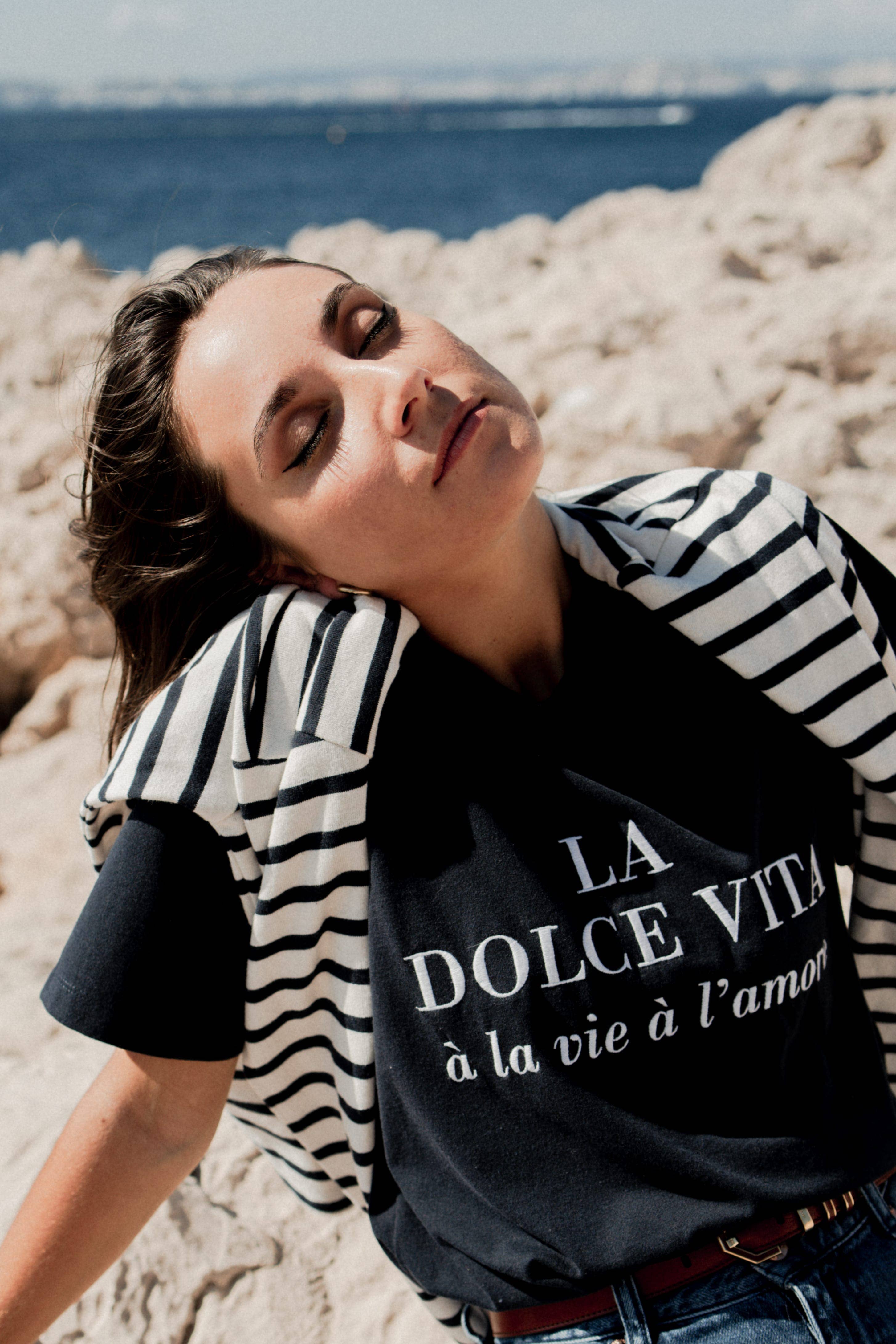Un baiser français s'il vous plaît - Wholesale Screen Printed T-Shirt - Women's - Navy blue La Dolce Vita T-shirt0