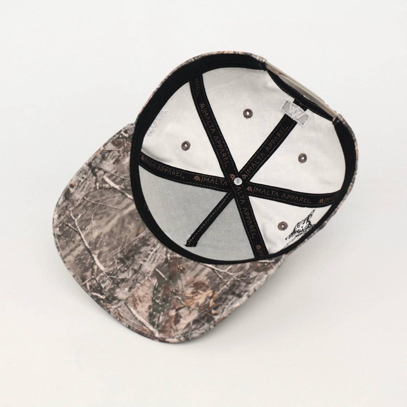 Malta Apparel LLC – Boné de beisebol - Unissexo por atacado – ‘7’ Premium SnapBack (Estruturado) - Malta Woodland Camo4