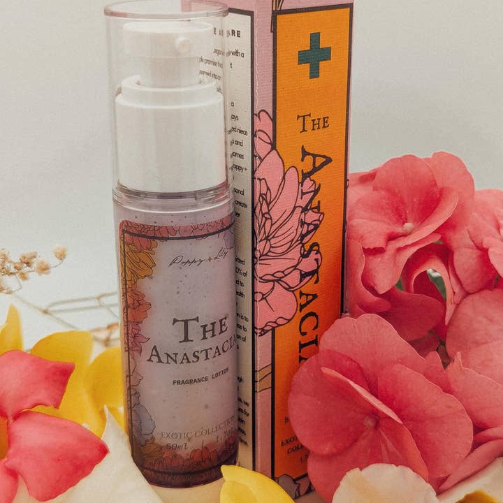 Anastacias Shimmering Body Oil Lotion: Eksotiske Blomster for engroshandel hos Poppy+Lily