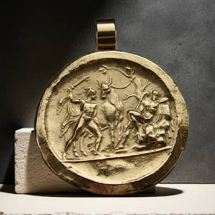 God Hermes Bevrijdt Nimf van Argus Cameo Hanger voor wholesale door Vis a Vis Jewelry