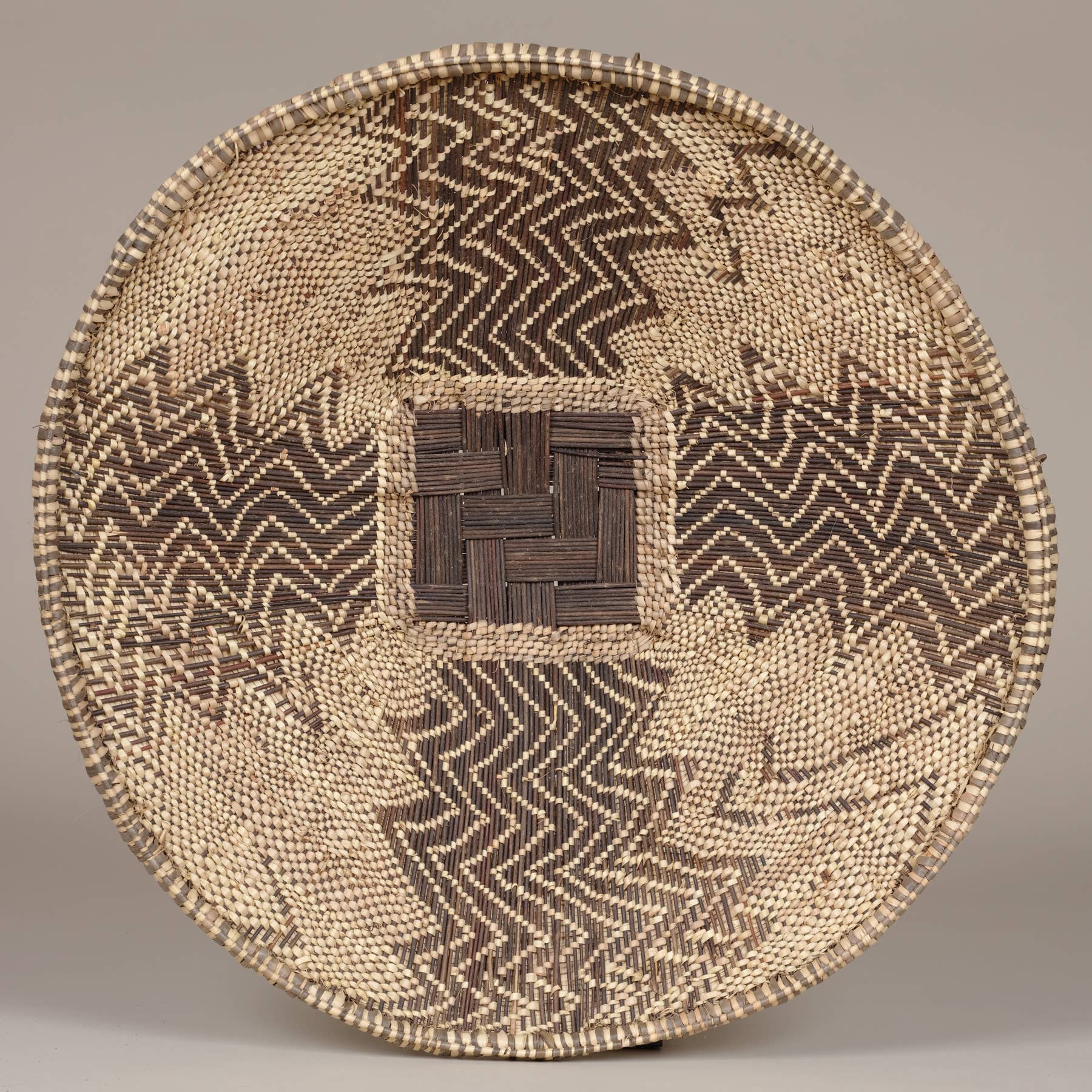 AS'ART a sense of crafts - Wholesale Basket - Winnowing Baskets, Zambia, diam. 54-63 cm1