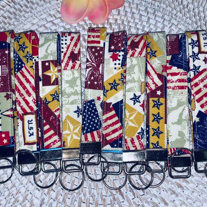 Handgjorda nyckelringar, nyckelband, handledsband - Amerikansk stolthet 1776 - Patriotisk - Americana för wholesale av Ann Gregory Designs