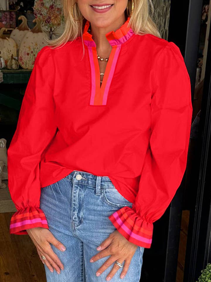 Blouse à manches longues avec encolure fendue, volants et bordure rayée rouge ardent. pour la vente par Kustom Kreations Goods