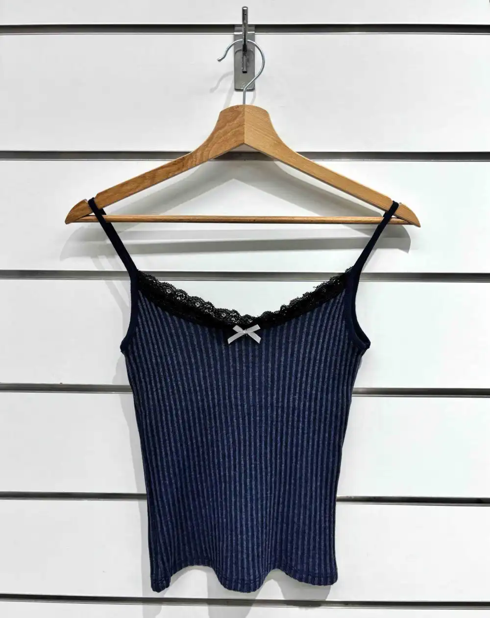 Chilli Girl Collection – wholesale Camisole – Dam – Ribbade linnen med spetsdetaljer3