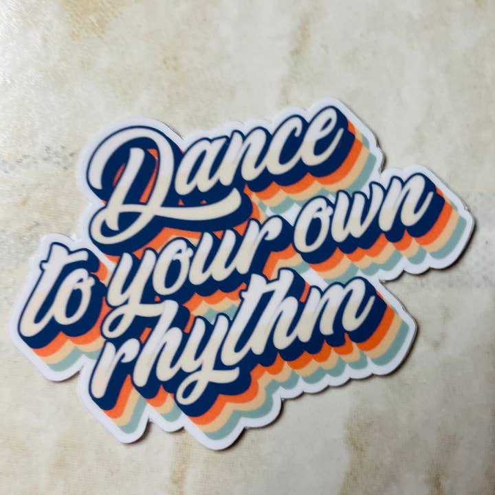 Denali & Co. - Vendita all'ingrosso Adesivo - Adesivo "Balla al tuo ritmo", 7,6 cm x 5,3 cm2