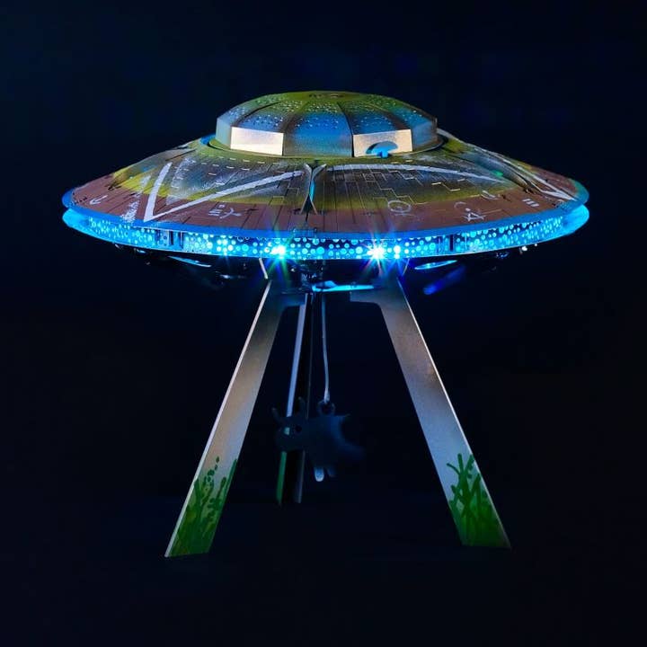 UFO VAN STELLAIRE RAIDERS voor wholesale door METAL-TIME INC.