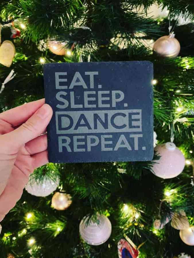 Ensemble de 4 tapis en ardoise - Eat Sleep Dance Repeat pour la vente par The Funky Deer