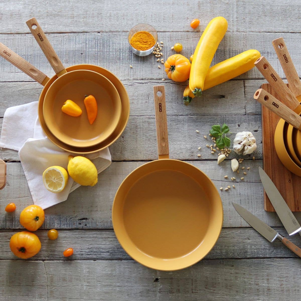 Ogo living - Vendita all'ingrosso Padelle - Padella ector da 24 cm in alluminio giallo con manico in legno3