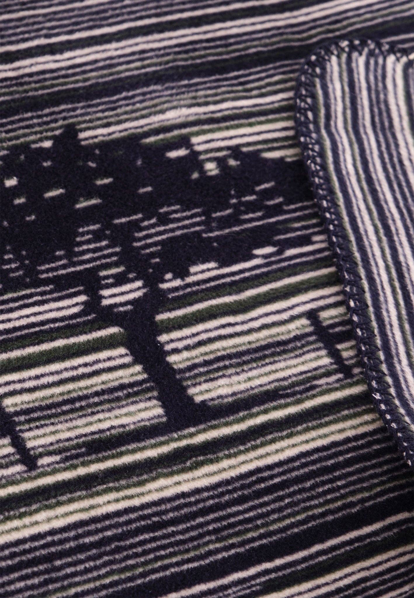 Mitternachtsblauer Streifen KOMBERS throw blanket with stripes for wholesale on Faire1