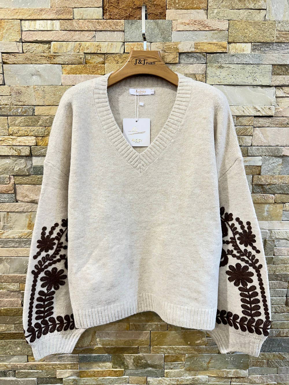 Afinity - Wholesale Knit Sweater - Women's - Oversized V-neck embroidered sweater with long sleeves AP152 BEIGE2