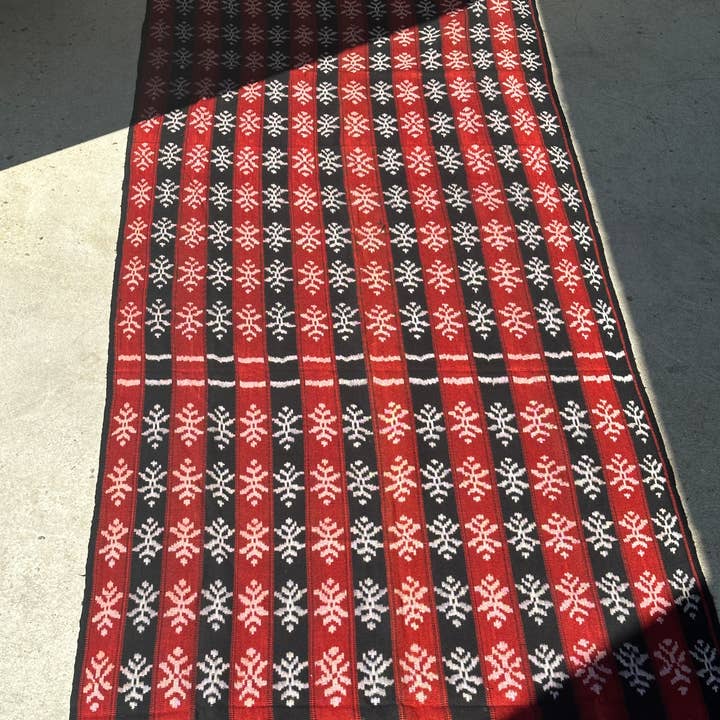 Office Objets - Wholesale Coverlet - Ikat, traditional Indonesian fabric from the island of Savu (Timor) red and black 2m25x7529