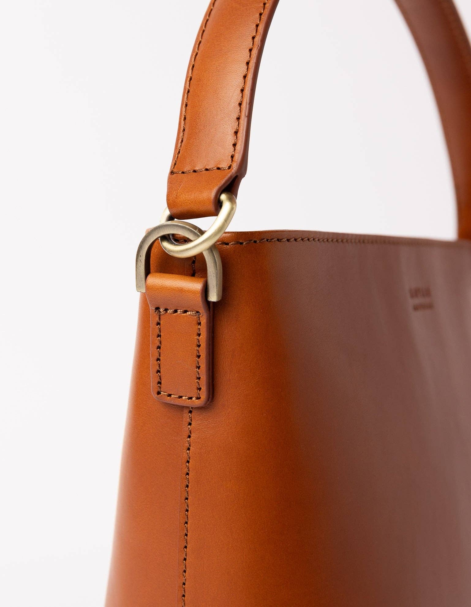 O My Bag – Großhandel Schultertasche – Damen – Bobbi Bucket Bag Maxi - Cognac Klassisches Leder5