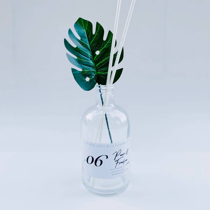 WooMood - Wholesale Reed Diffuser - Small Green Leaf Cork Top Dark Reed Diffuser