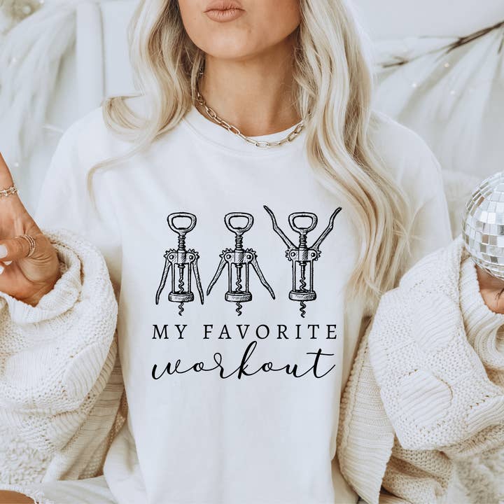 Mi sudadera favorita para entrenar - Divertido jersey de vino - Regalo para amante del vino para venta al por mayor de Kite and Crest