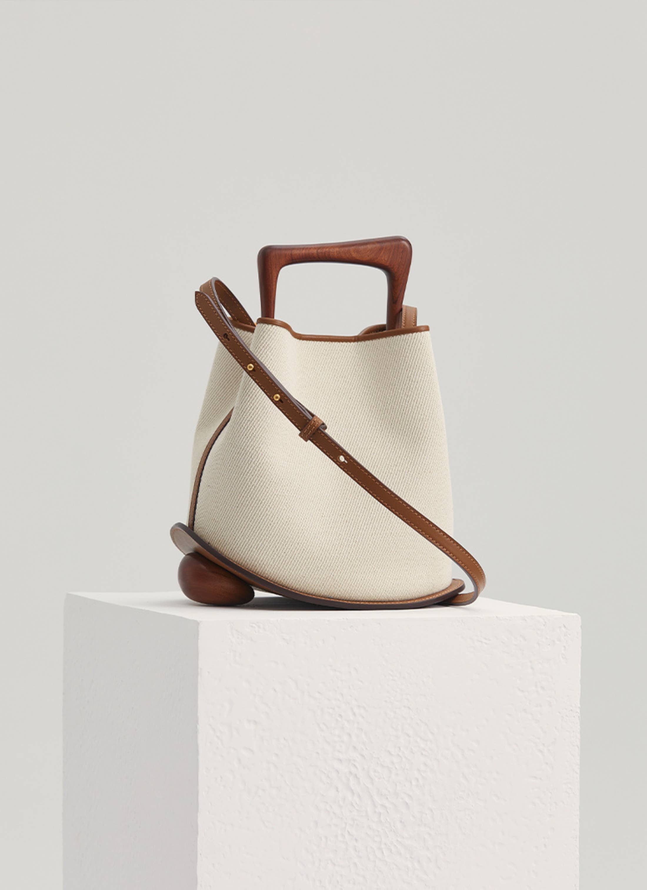 Ecru Bolsa de Ombro Ozzy - Ecru para venda a revendedores na Faire