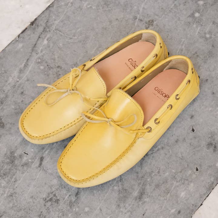 Mocassins en cuir jaune avec caoutchoucs pour la vente par Otisopse