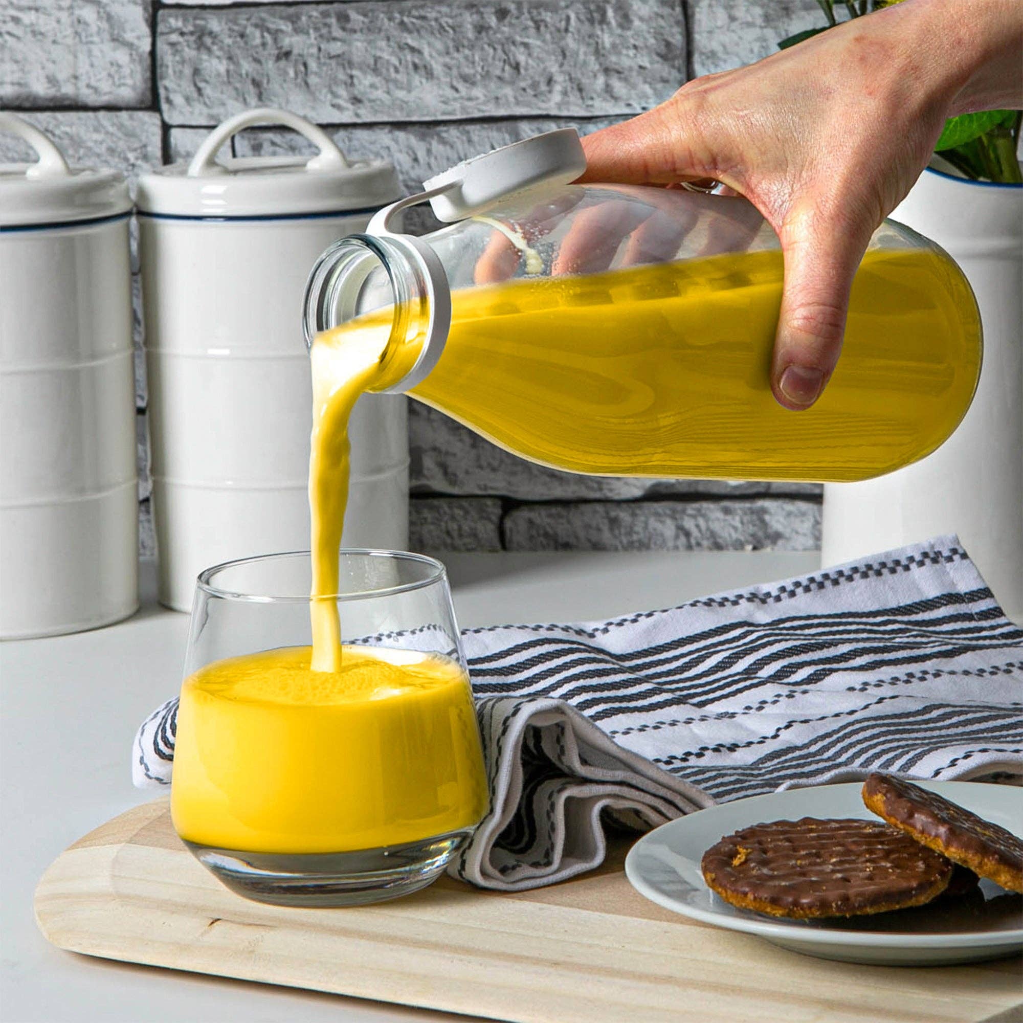 Rinkit Ltd – wholesale Milk/juice bottle – Argon Tableware Glass Milk Bottle with Silicone Lid - 1L3