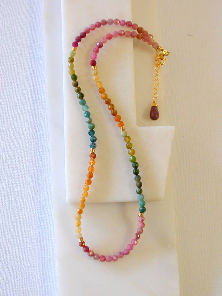 Collana di Fili di Gemme Colorate. Tormalina. per la vendita all'ingrosso da parte di Linda Trent Jewelry