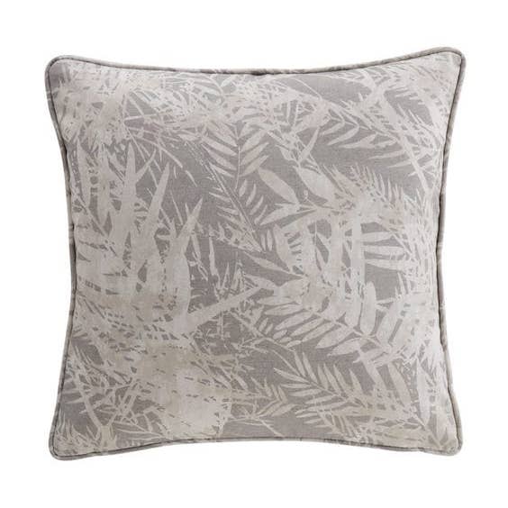 Copricuscino stampato a forma di visone con foglie di felce per la vendita all'ingrosso da parte di TEXTURED LIVES