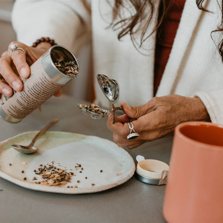 PAAVANI Ayurveda - Vente Thés santé/détox - Mélange pour Femmes | Thé Ayurvédique pour l'Équilibre Hormonal & le Soutien Féminin2
