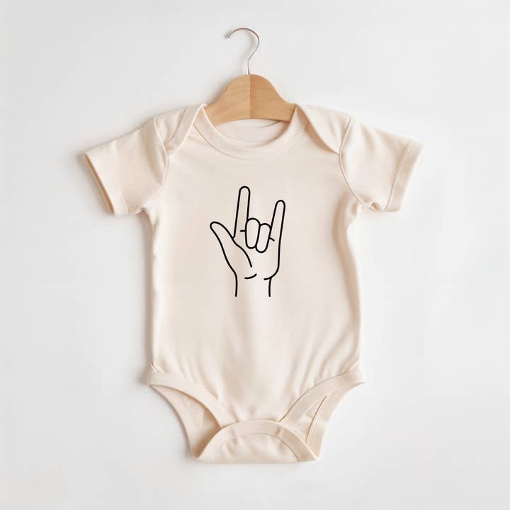 Je t'aime | Body ou T-shirt bébé 100% coton | Saint-Valentin pour la vente par Wildflowers + Cotton