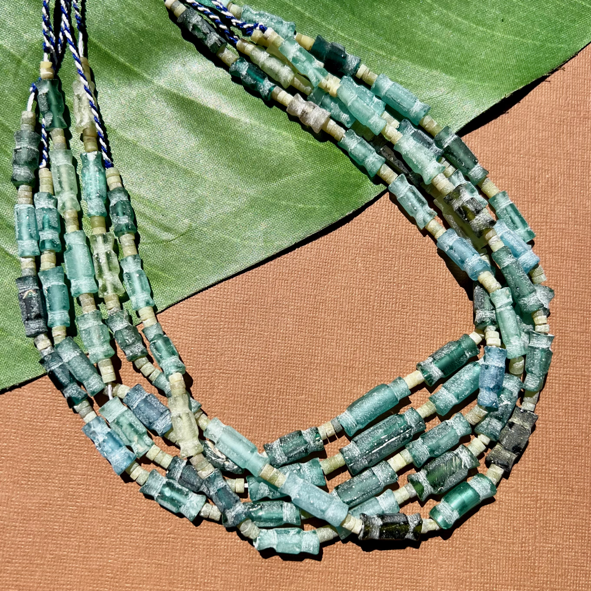 Bead Goes On - Vente Perle - Fil de perles en verre sculpté Silk Road Roman4