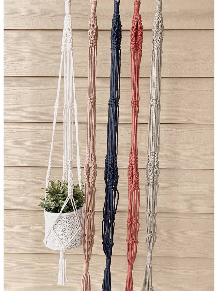 Plant Hanger for wholesale by KnottyAbi