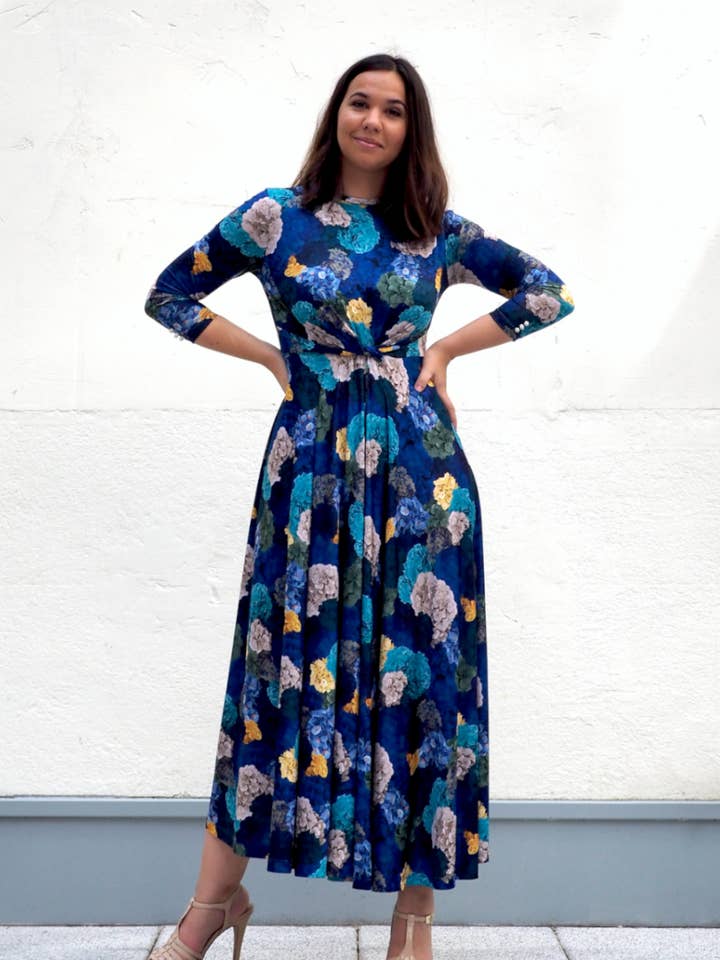 KNUT TANGER TRYCKT KLÄNNING för wholesale av Roseta Kusi