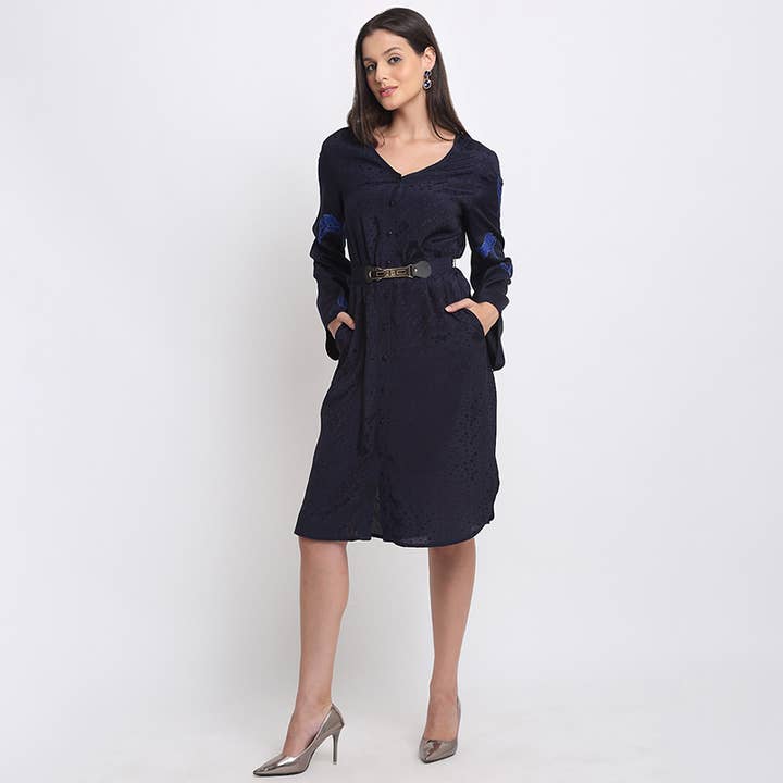 Stilren marinblå V-ringad enfärgad festklänning för kvinnor för wholesale av Benares