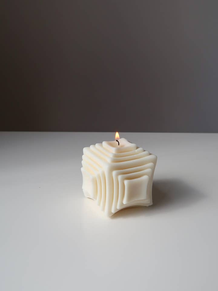 Bougie cubique côtelée | Bougie abstraite pour la vente par Jeune Home