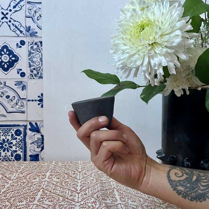 Yalala – Großhandel Kaffeebecher – Ana Beatriz Martinez — Kleine Keramiktasse — Cave Mud Clay5