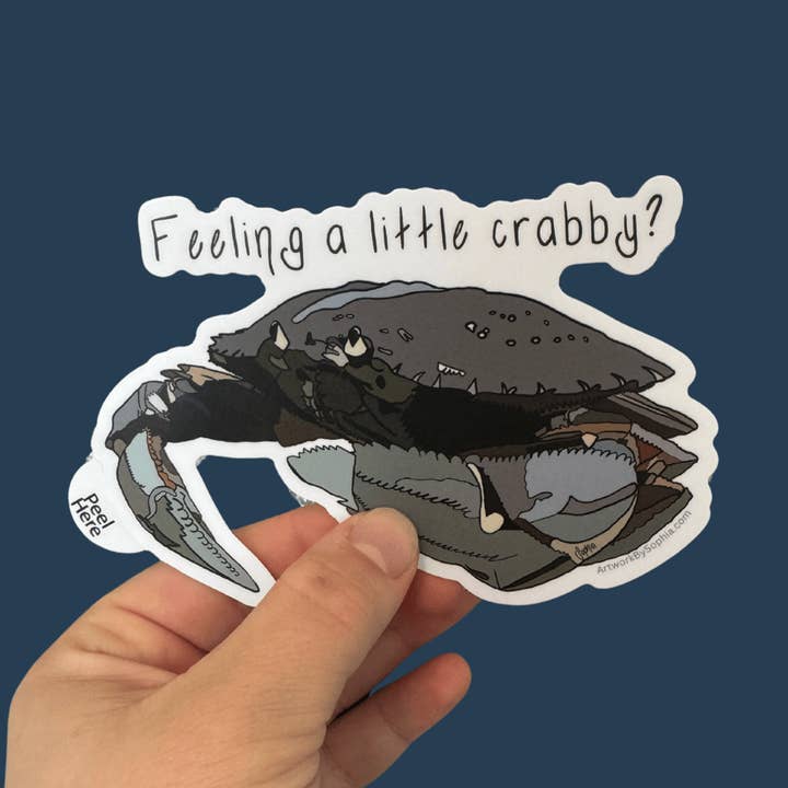 Sentendosi Un Po' Granchioso - Adesivo Con Gioco Di Parole Sul Granchio 5in per la vendita all'ingrosso da parte di Artwork by Sophia