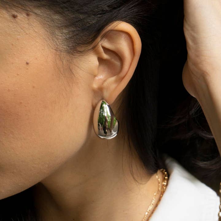 Boucles d'oreilles en forme de larme pour la vente par Doty Chou Objects