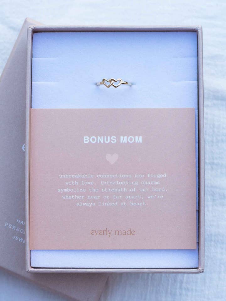 Linked Hearts Ring • Bonus mamma för wholesale av Everly Made