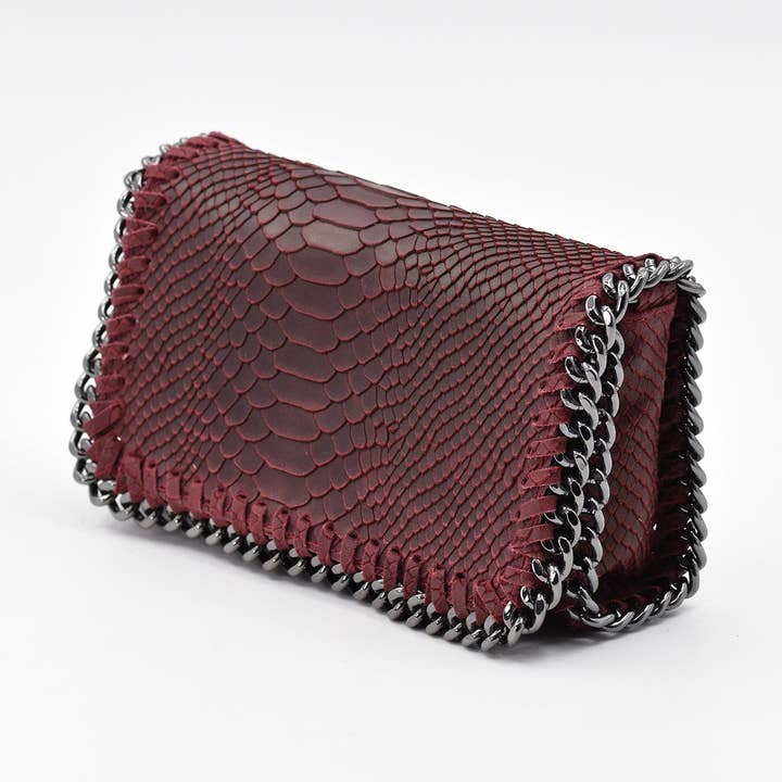 Bolso de mano de cuero italiano con estampado de cocodrilo y cadena para el hombro. para venta al por mayor de Tempest Designs