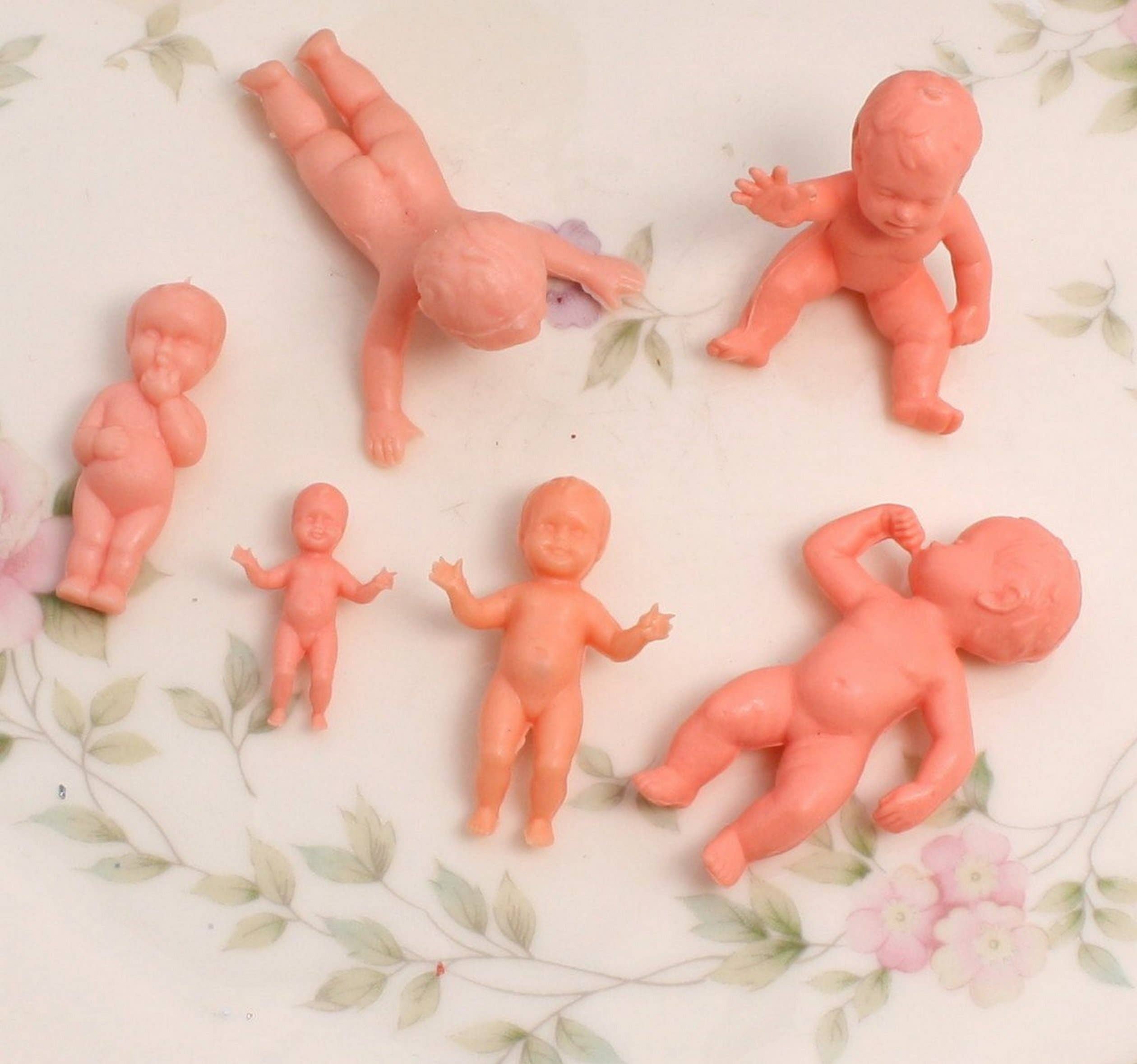 Meyer Imports - Vente Poupée – enfant - Bébé - Ensemble de 24 pièces - 1" de hauteur - Mini poupées rétro - IV3-36702