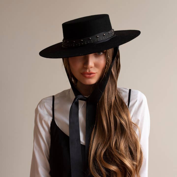 Giovannio - Wholesale Schippershoed - Dames - Bonnie dames zwarte vilten boaterhoed met studs1