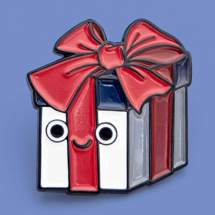 4. juli gave emaljepin for engroshandel hos Leon Römer Illustraties