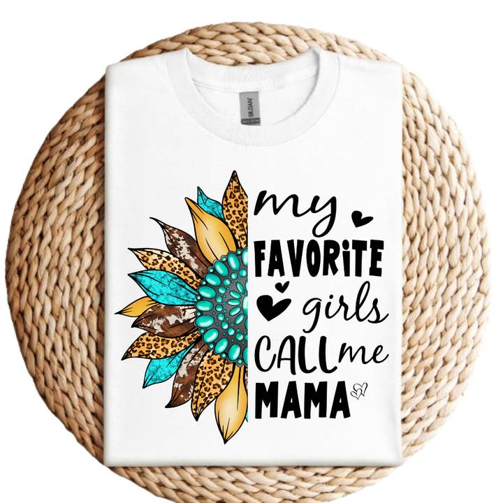 T-shirt graphique pour femmes "Mes filles préférées m'appellent maman" pour la vente par Mama and Littles Apparel