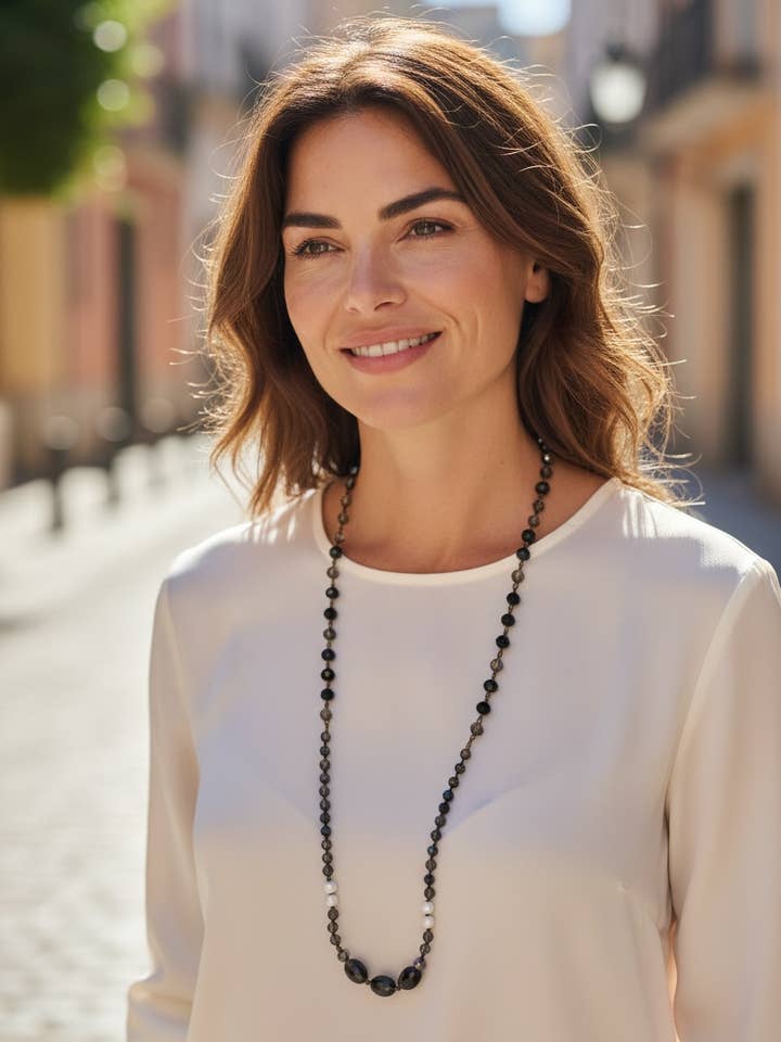 Colar de camada reversível de 30" em marfim de 2 vias em preto e pérola por atacado de Ava Capri