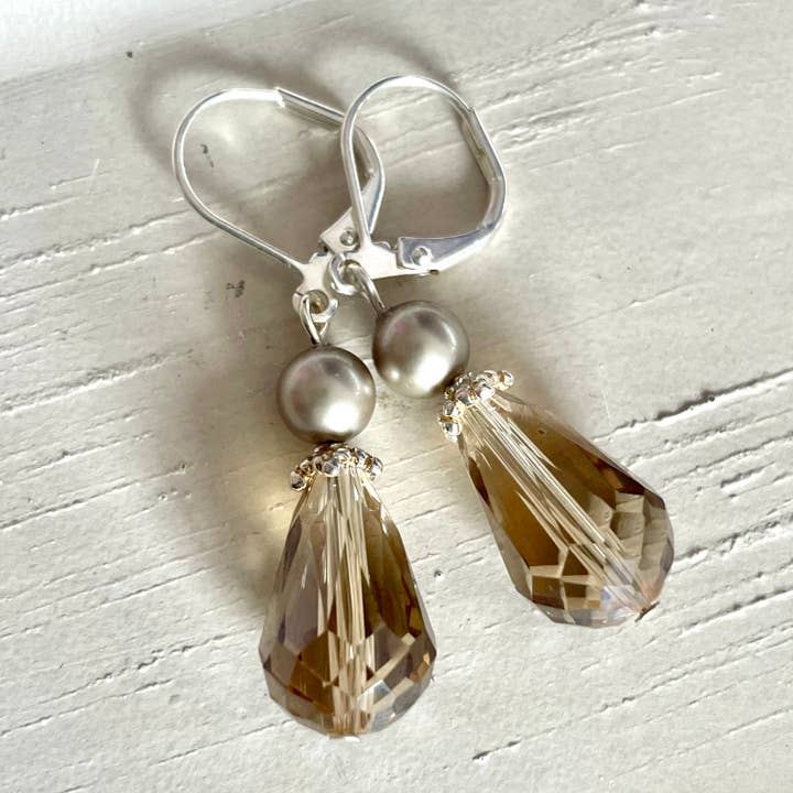 Brincos de pérola e cristal cinzento por atacado de The green antique trunk