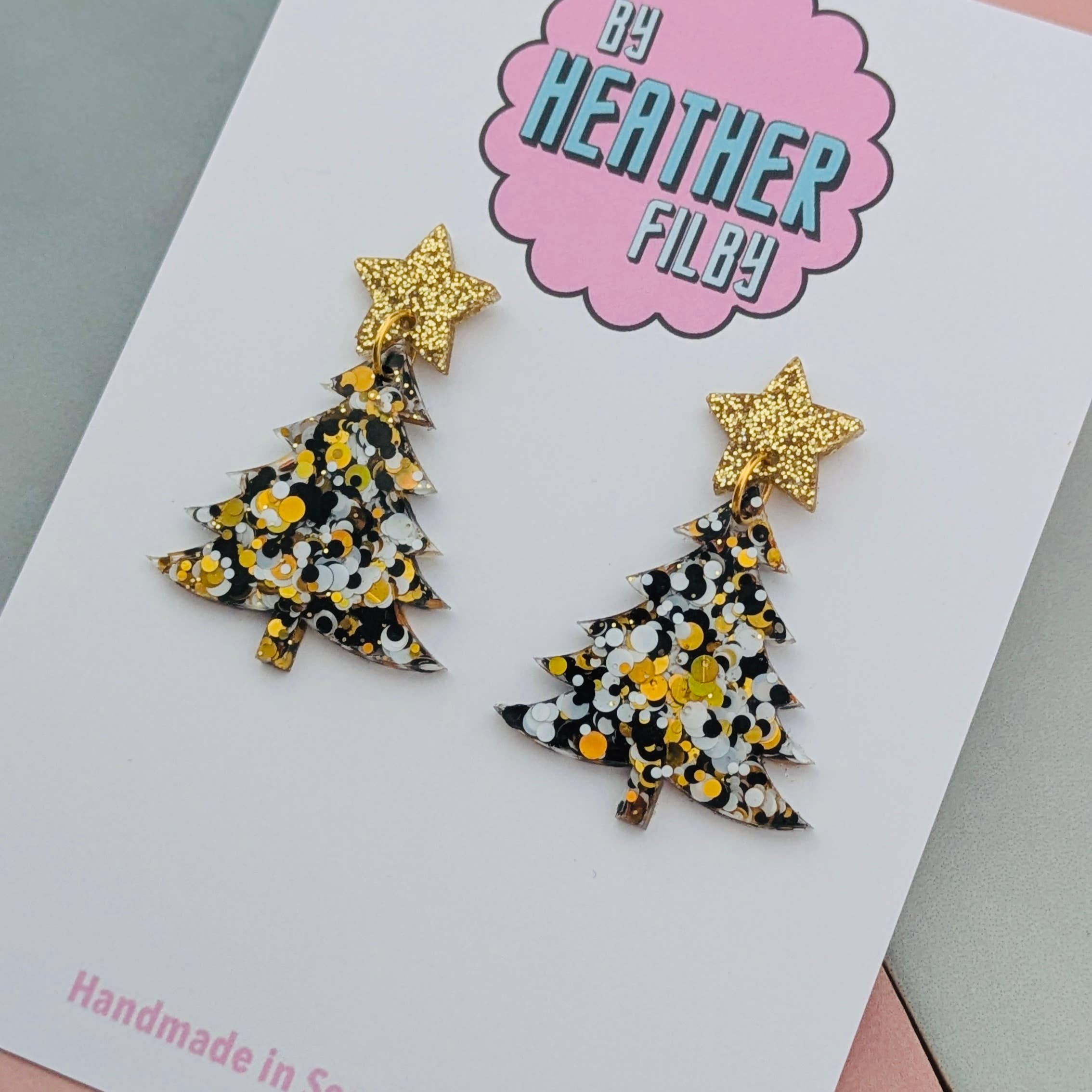 By Heather Filby – Engroshandel Hængeøreringe og creoløreringe – Sort og guldglimmer juletræsøreringe - Bedst sælgende2