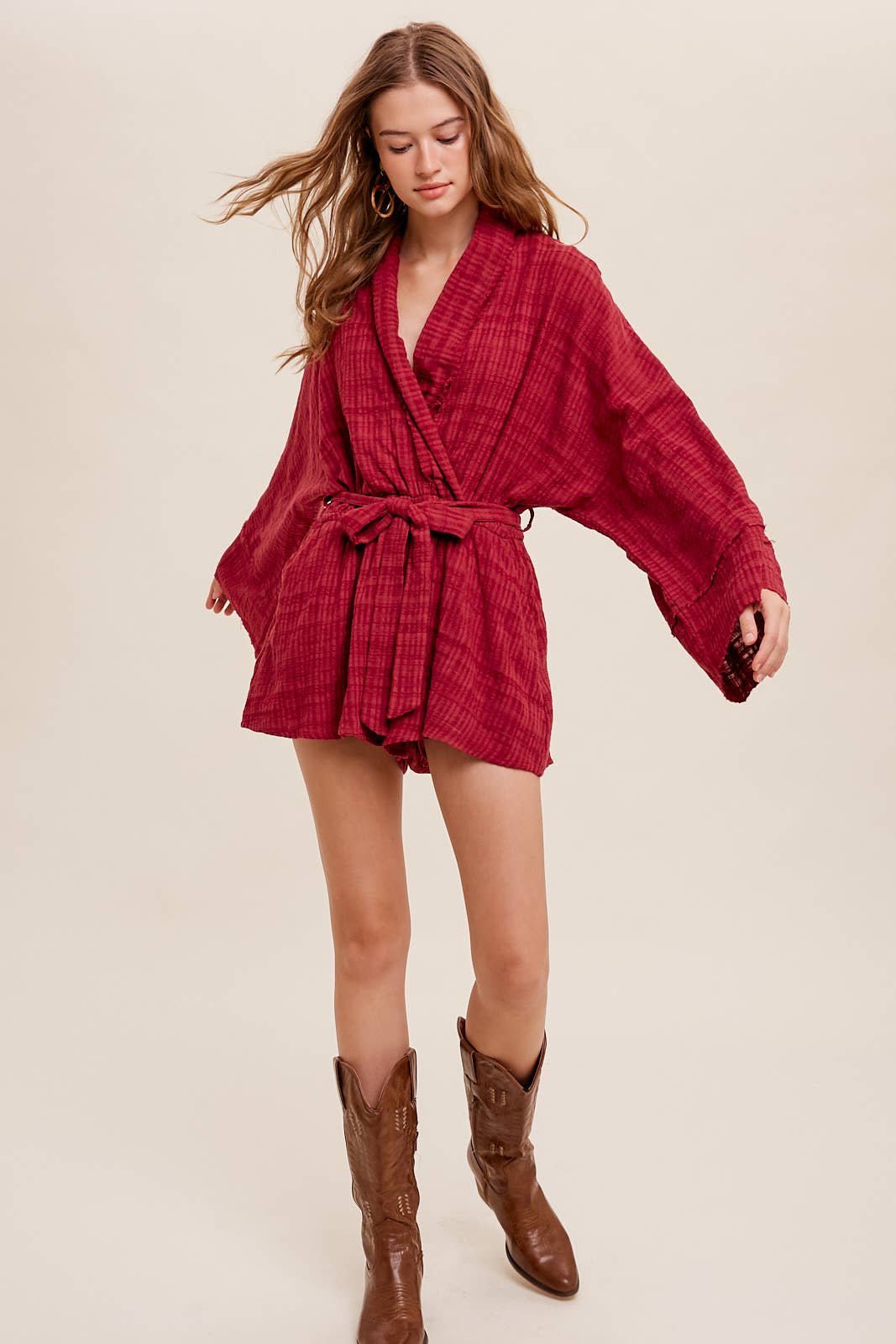 Listicle – Romper - Mulher por atacado – Macacão Texturizado com Cinto9