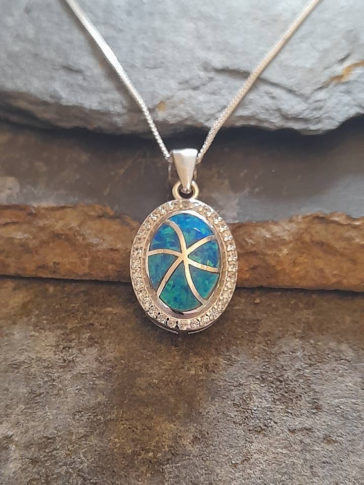 SP408BC - CZ & S/FISH, OPALE SYN BLEUE P/D 16 X 12 MM pour la vente par Bluelily925silver