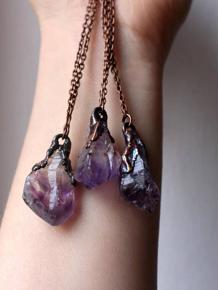 Collana di Cristallo di Ametista, Gioielli in Rame per la vendita all'ingrosso da parte di Gratefully Dreaming