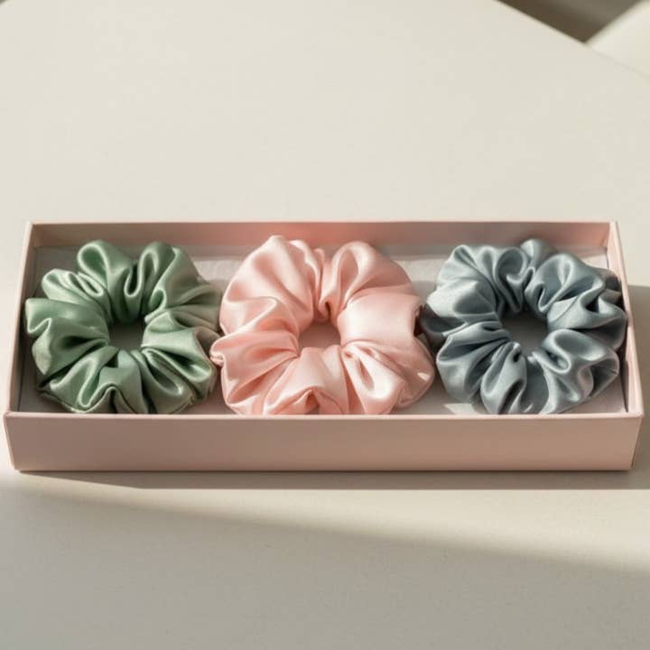 Chouchous en satin en gros | Sauge Rose clair Bleu poussiéreux pour la vente par Whispering Petals Handmade