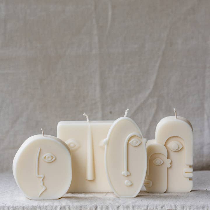 Ensemble de bougies visages abstraits pour la vente par Glowing Harmony Candle Co