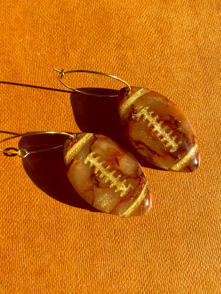 Pendientes de aros Bougie Football para venta al por mayor de She makes clay