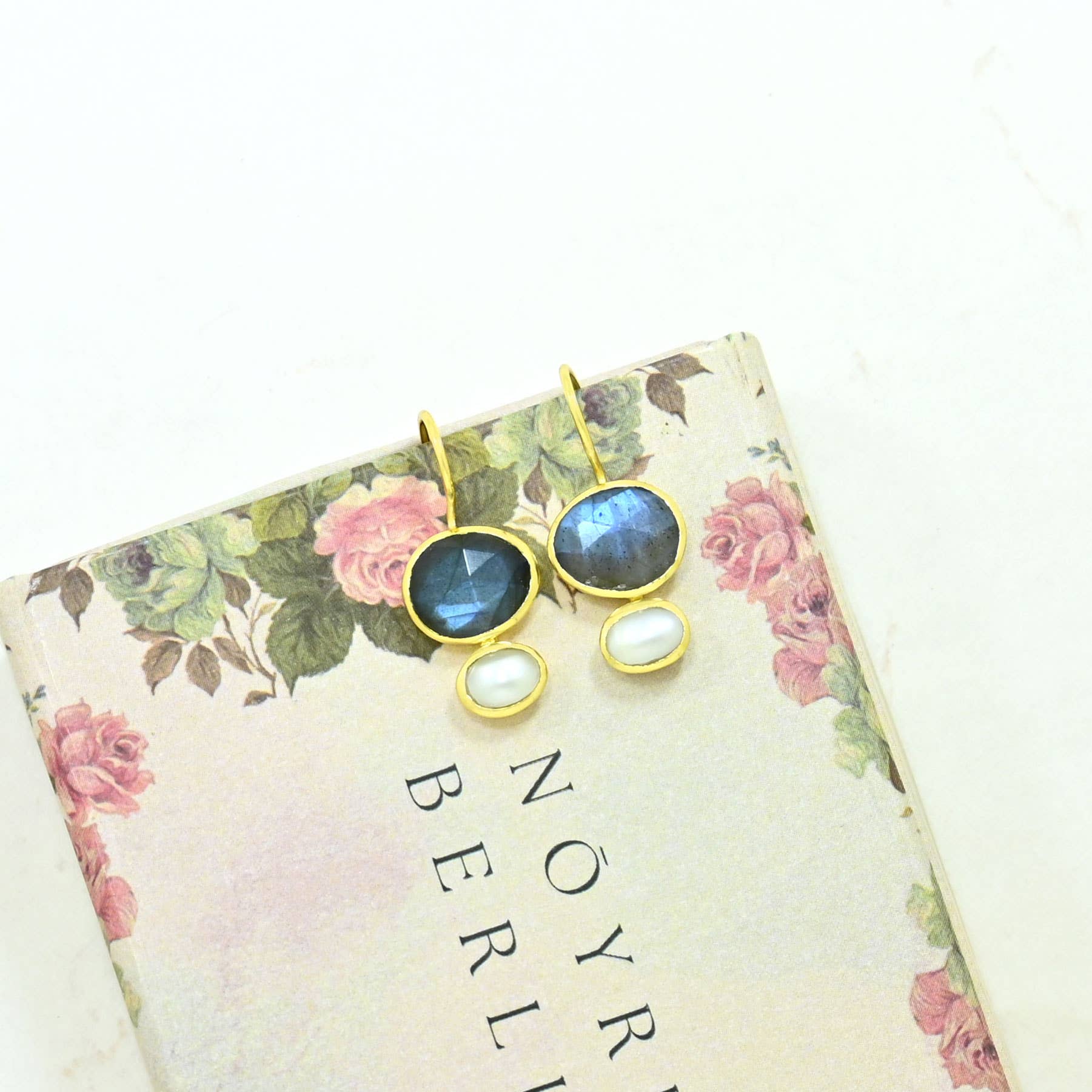 Schmuckoo Berlin - Wholesale Dangle Earrings - Primrose Earring Gold Plated - Pearl & Labradorite2