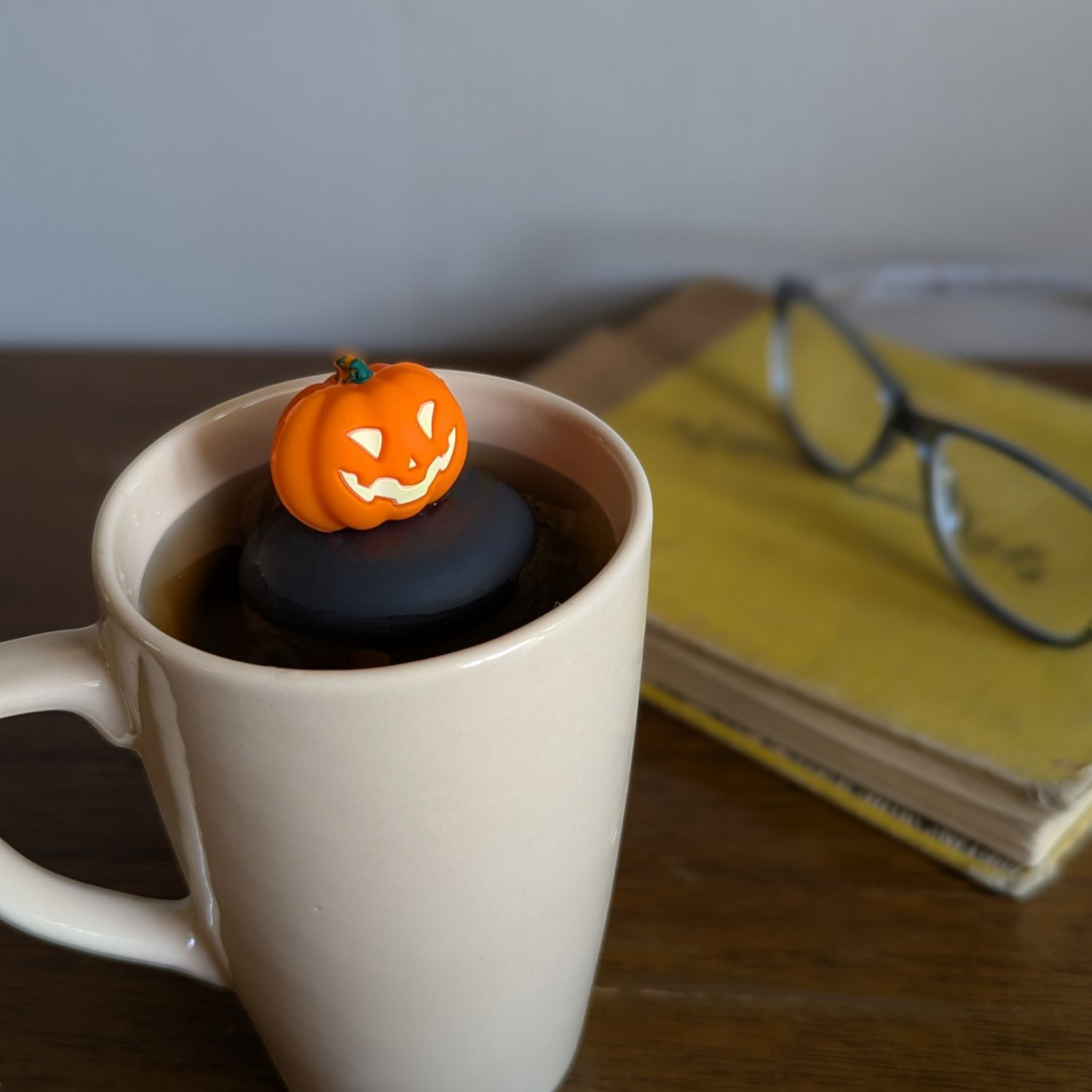 Float2infuse Tea Infuser - Wholesale Tea Strainer/Infuser - Jack-o-Lantern | Floating Tea Steeper | Grey Base | Orange3